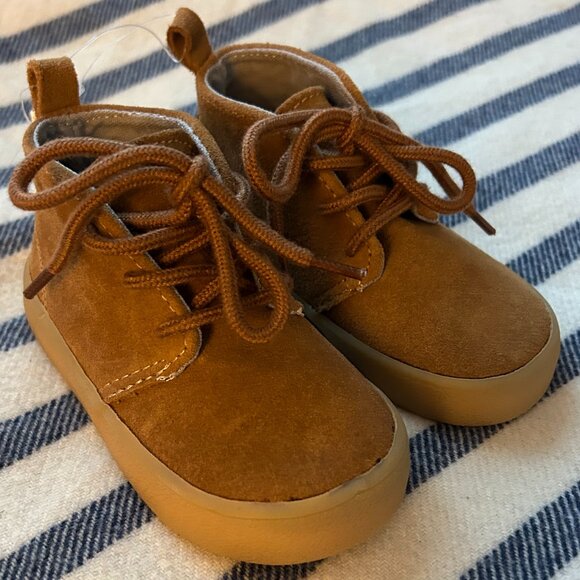 BABY GAP Boy's Toddler Size 5 Tan Suede Chukka Boots - Picture 4 of 13
